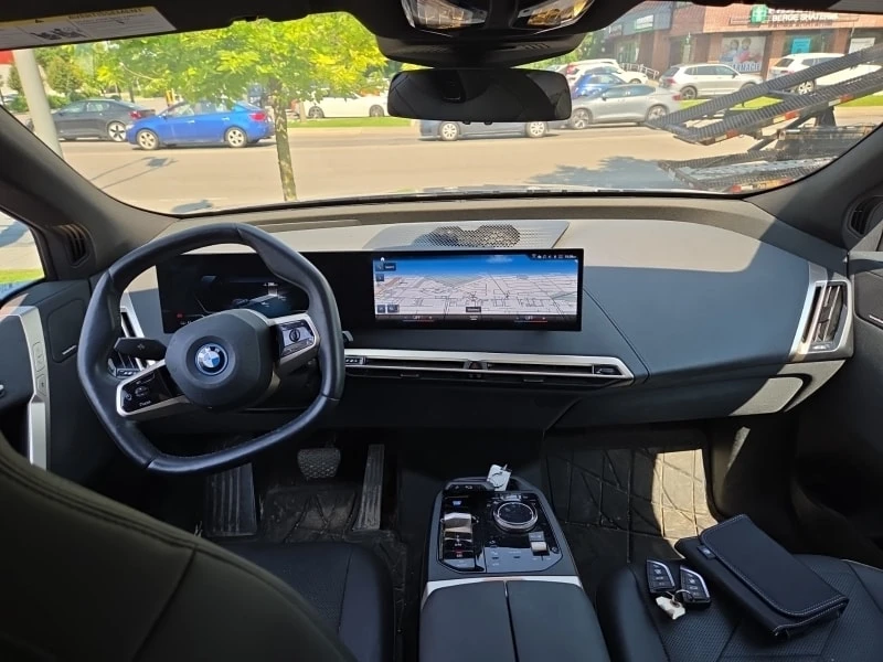 BMW iX / xDrive50 / SOFT CLOSE / HARMAN / PANO, снимка 14 - Автомобили и джипове - 56137532