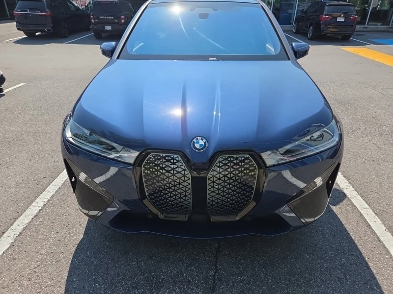 BMW iX / xDrive50 / SOFT CLOSE / HARMAN / PANO, снимка 2 - Автомобили и джипове - 56137532