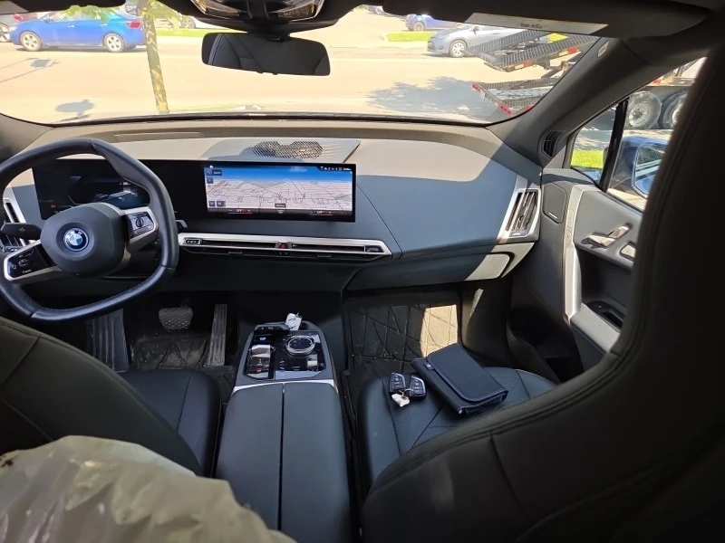 BMW iX / xDrive50 / SOFT CLOSE / HARMAN / PANO, снимка 6 - Автомобили и джипове - 56137532