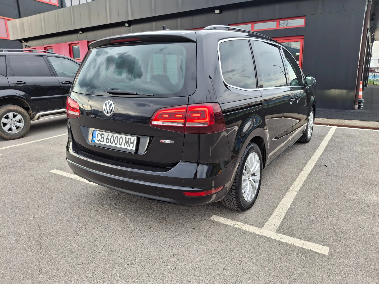 VW Sharan 2.0 TDI* 220 к.с.* R-Line* 4 MOTION* Автомат* 6+ 1 - изображение 5