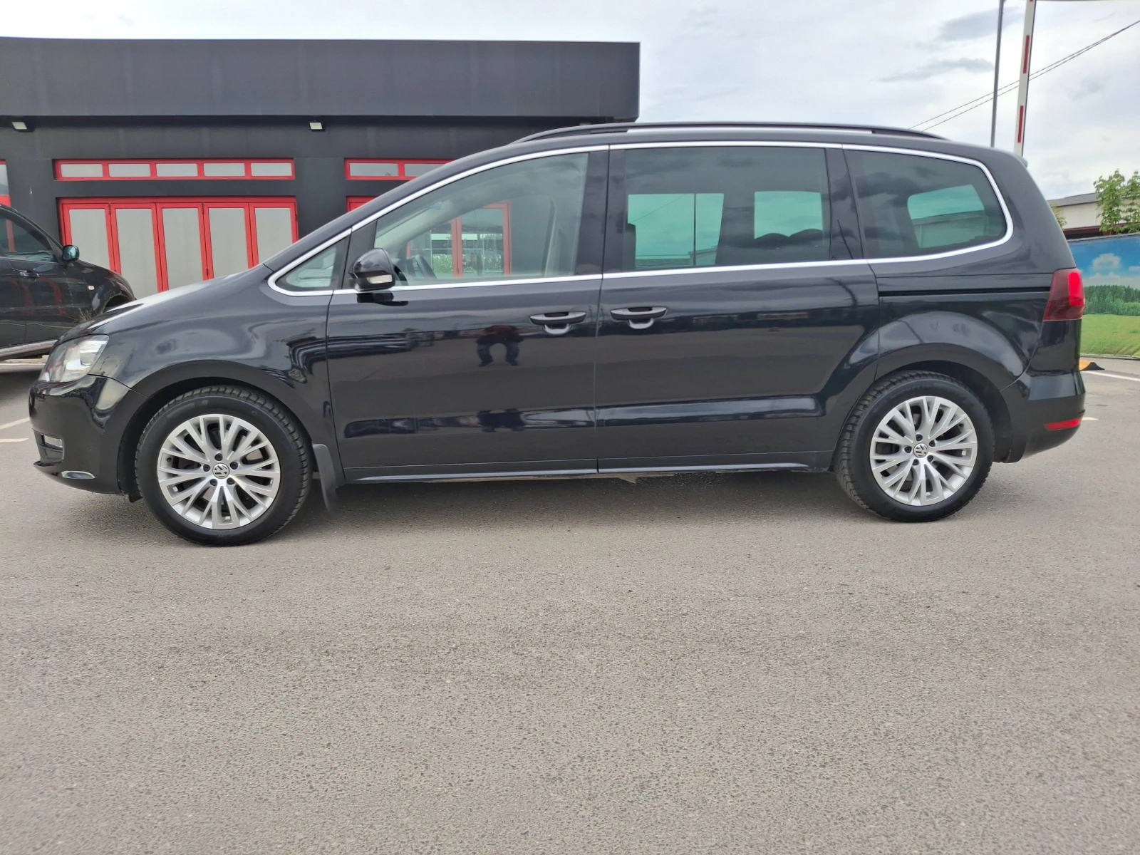 VW Sharan 2.0 TDI* 220 к.с.* R-Line* 4 MOTION* Автомат* 6+ 1 - изображение 4