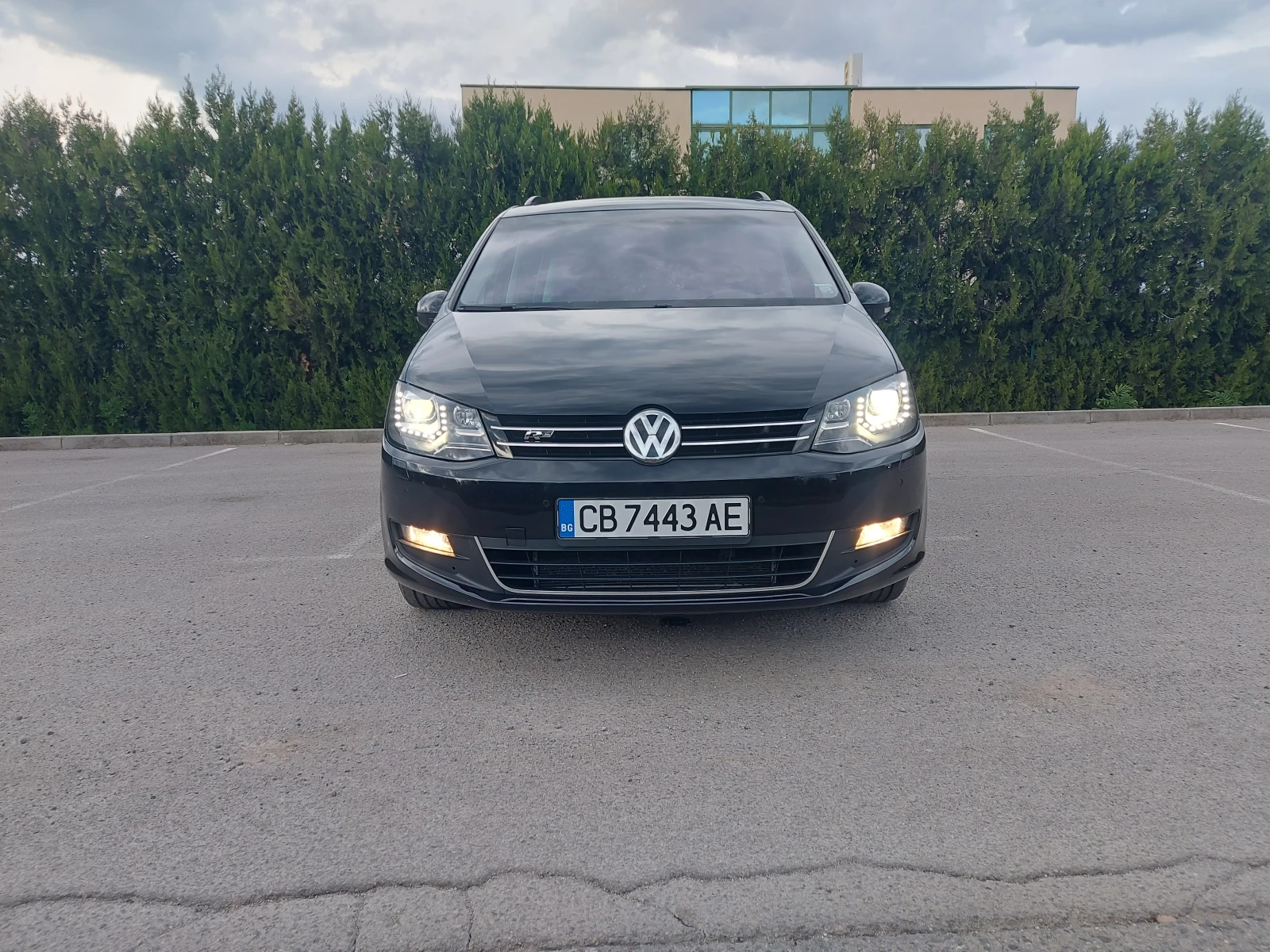 VW Sharan 2.0 TDI* 184 к.с.* R-Line* 4 MOTION* Автомат* 6+ 1 - изображение 2