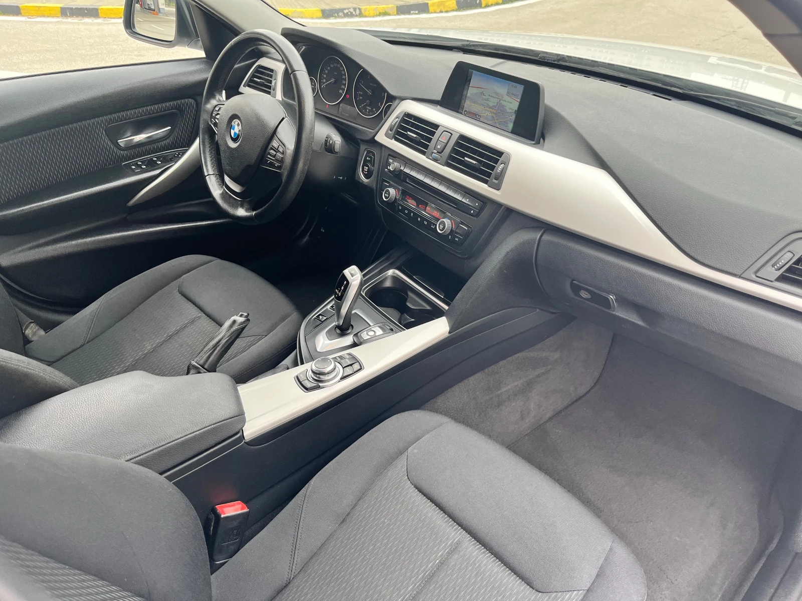 BMW 320 2.0d Бяла Перла= Навигация= Автоматик= Лед Фарове!, снимка 12 - Автомобили и джипове - 53831844