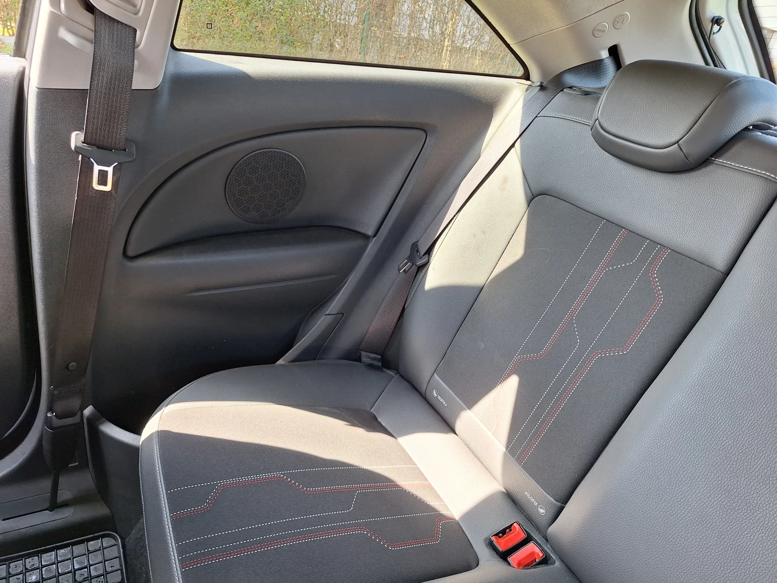 Opel Corsa 1.2 LPG, снимка 9 - Автомобили и джипове - 53832433