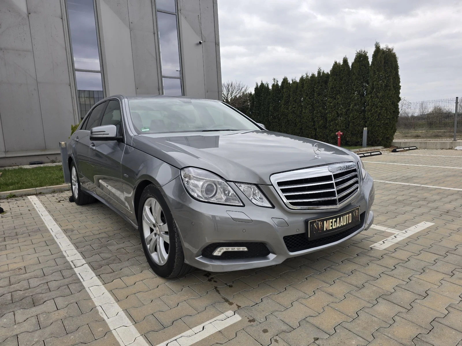 Mercedes-Benz E 220 Cdi Avantgarde, снимка 2 - Автомобили и джипове - 53908359