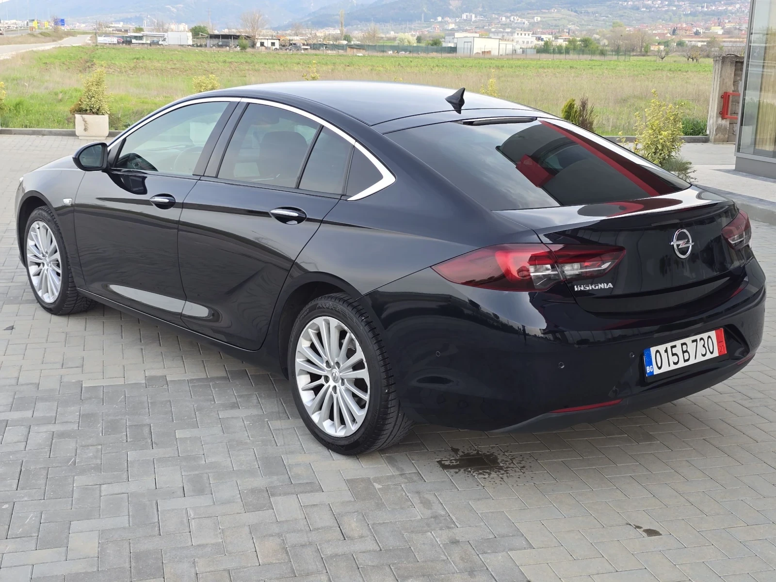 Opel Insignia 2.0CDTI/GRAND-SPORT/AVTOMAT-8ZF/360CAMERI/FULL, снимка 4 - Автомобили и джипове - 54184924
