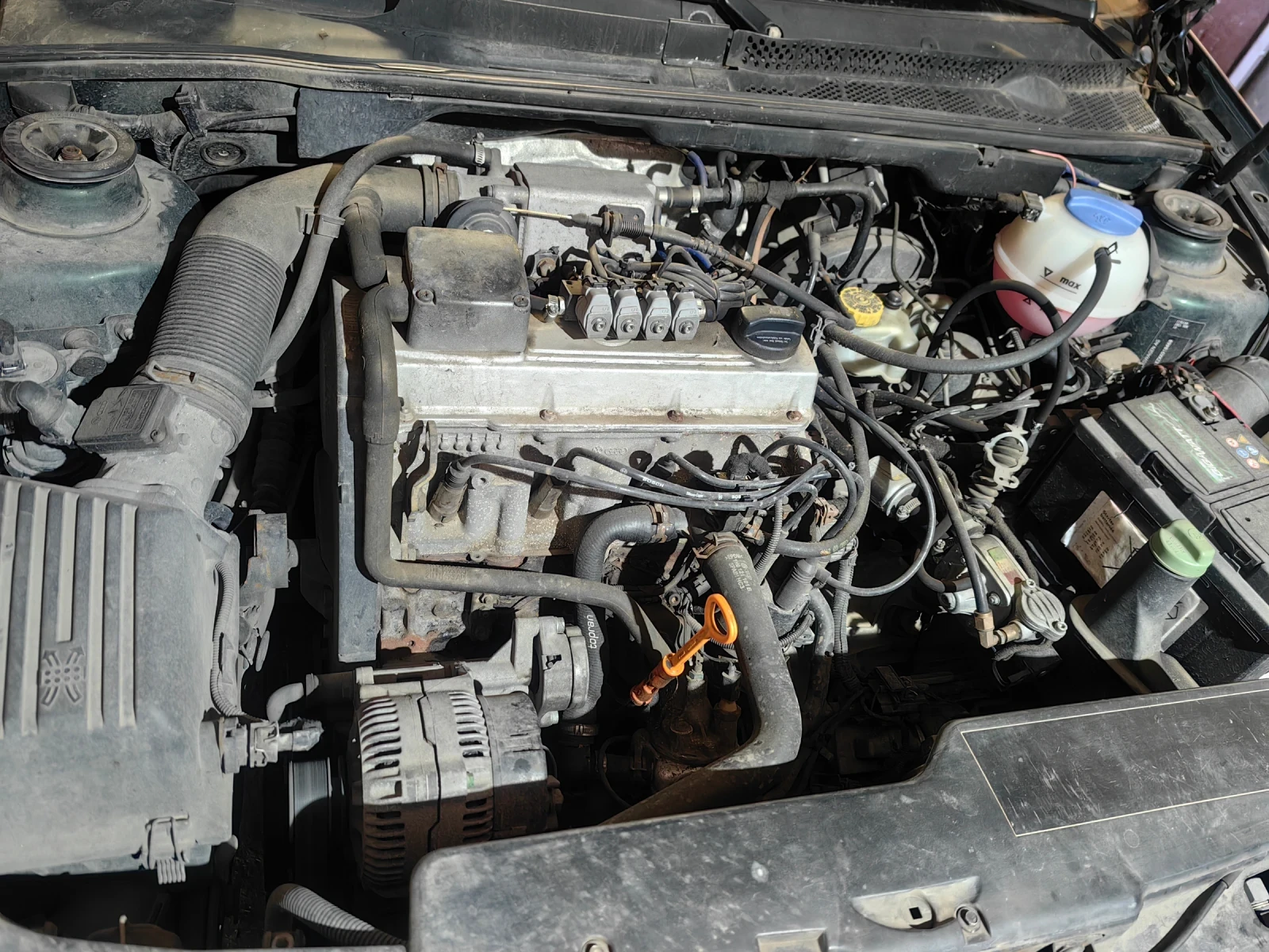 VW Golf 2.0i Karmann , снимка 8 - Автомобили и джипове - 54577475