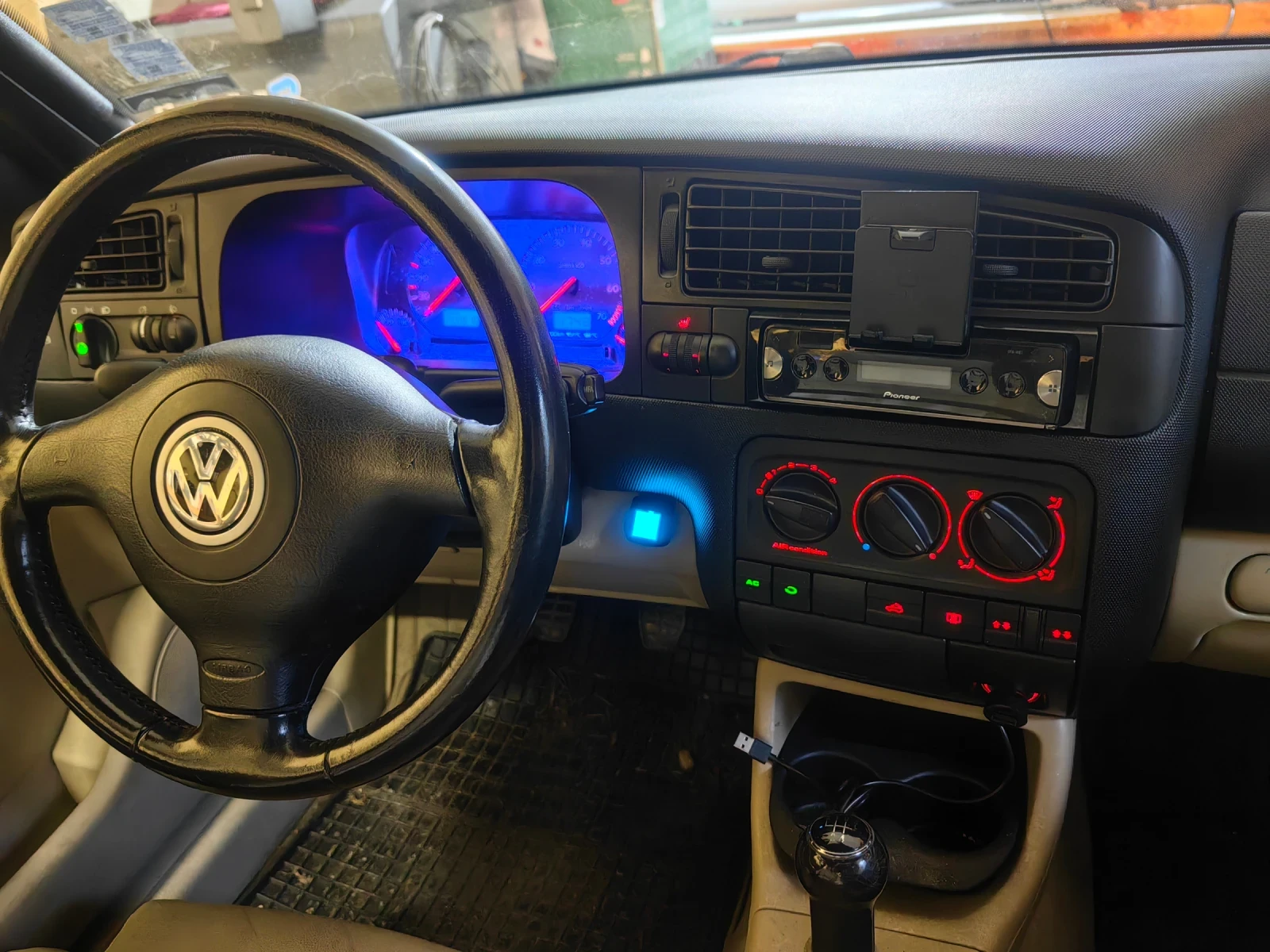 VW Golf 2.0i Karmann , снимка 5 - Автомобили и джипове - 54577475