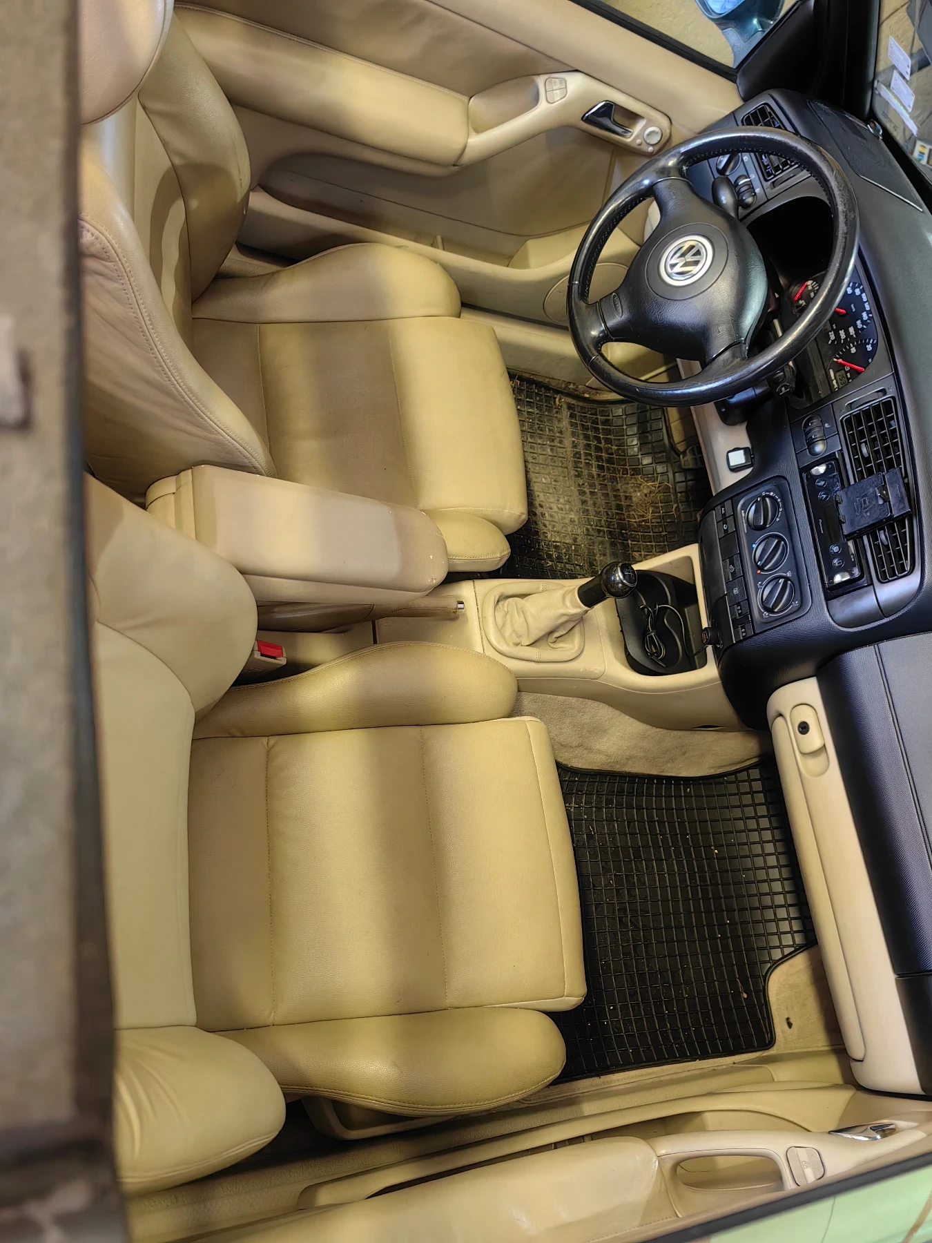 VW Golf 2.0i Karmann , снимка 6 - Автомобили и джипове - 54577475