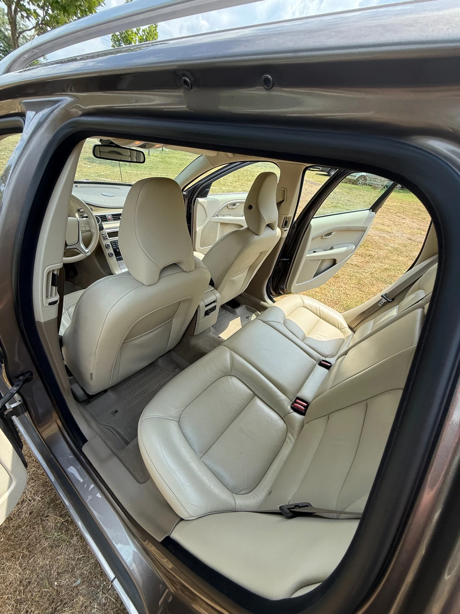 Volvo V70 D5 Summum, снимка 13 - Автомобили и джипове - 55648770