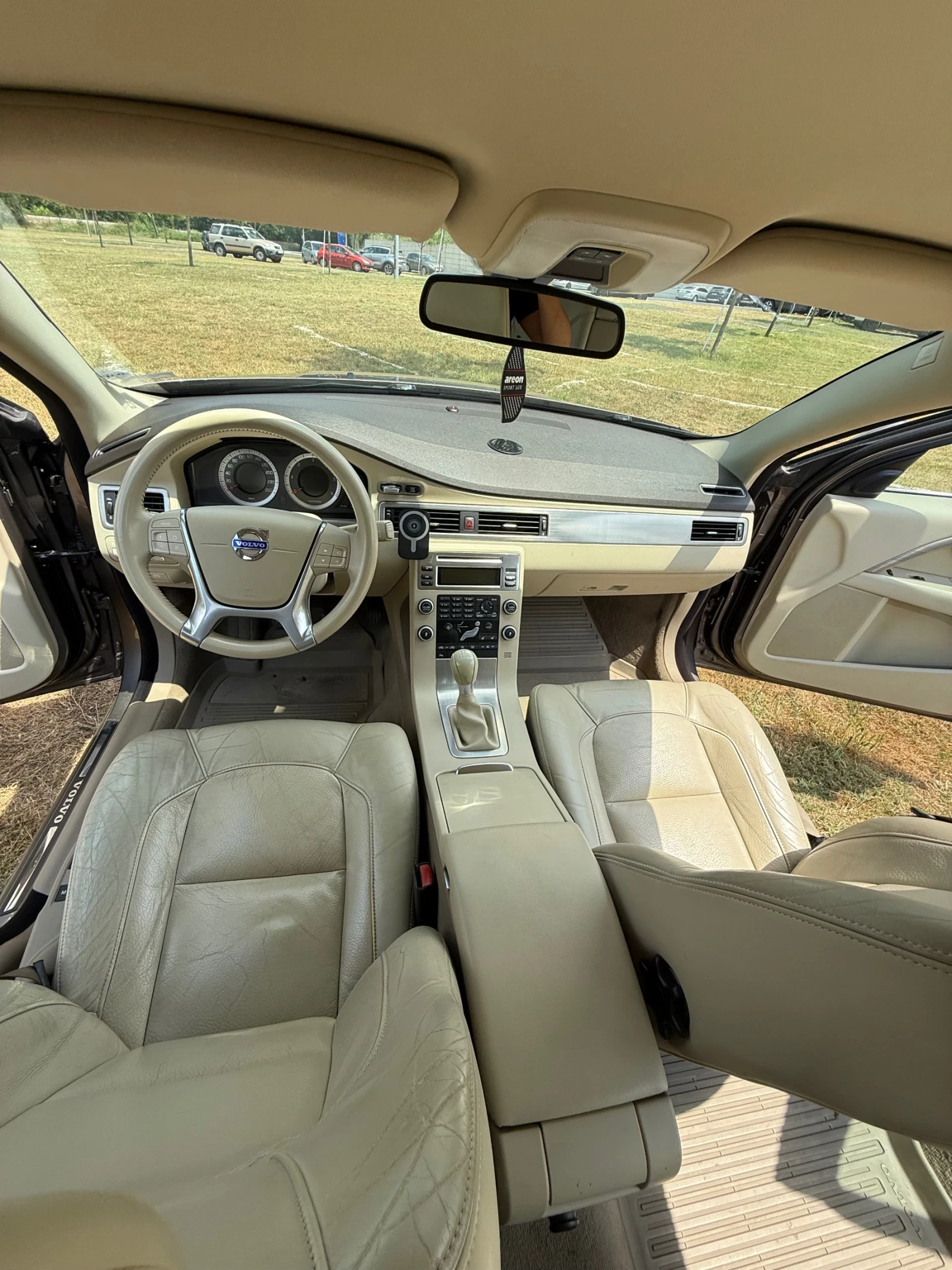 Volvo V70 D5 Summum, снимка 15 - Автомобили и джипове - 55648770