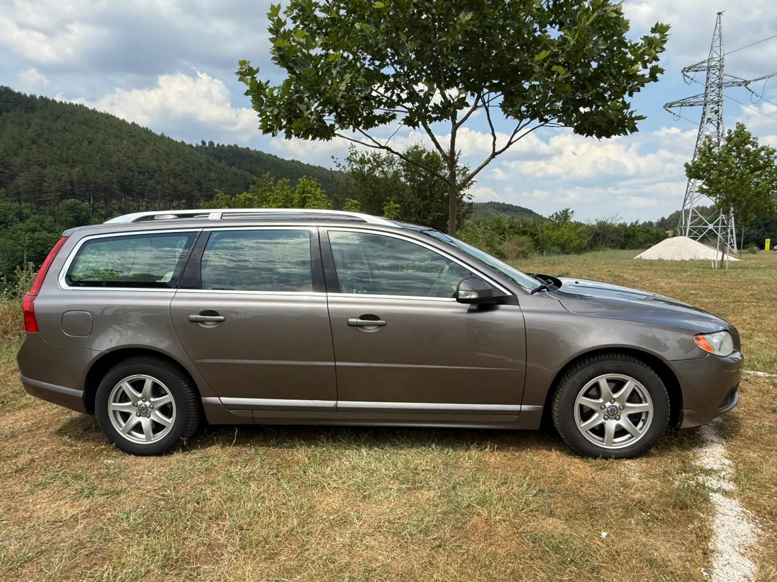 Volvo V70 D5 Summum, снимка 2 - Автомобили и джипове - 55648770