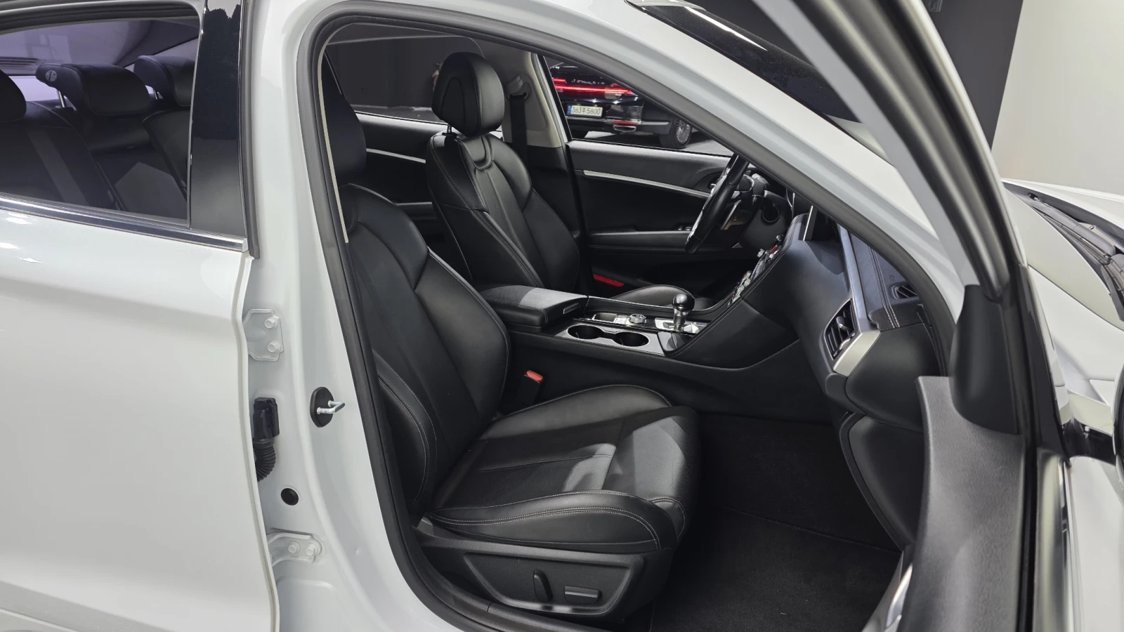 Genesis G70 2.0* ПОДГРЕВ ВОЛАН* КРАЙНА ЦЕНА, снимка 11 - Автомобили и джипове - 55496101