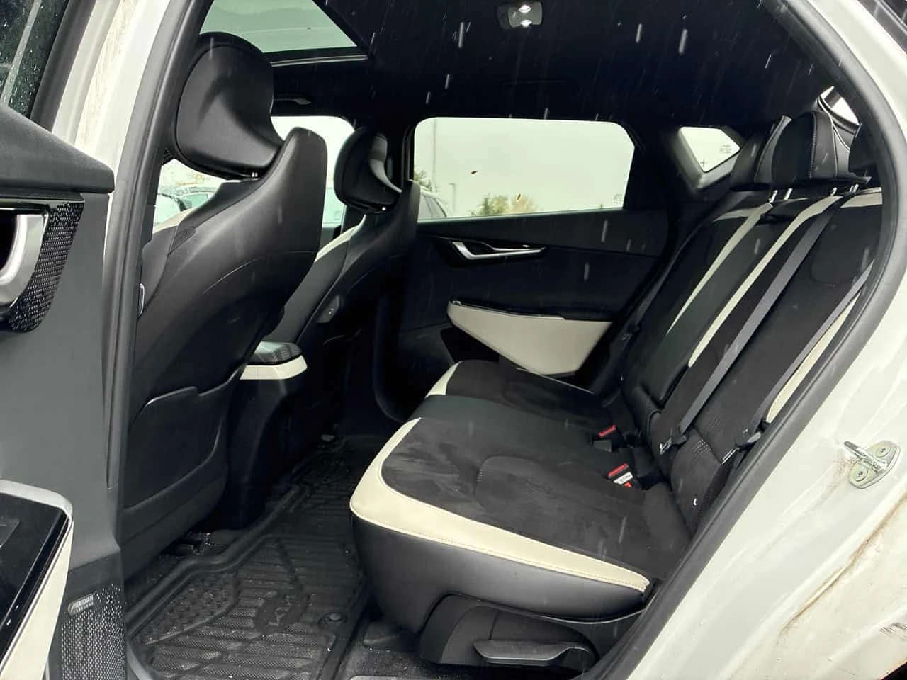 Kia EV6 Land w/GT Line Pkg AWD * CARFAX *  | Mobile.bg � ����������� 12