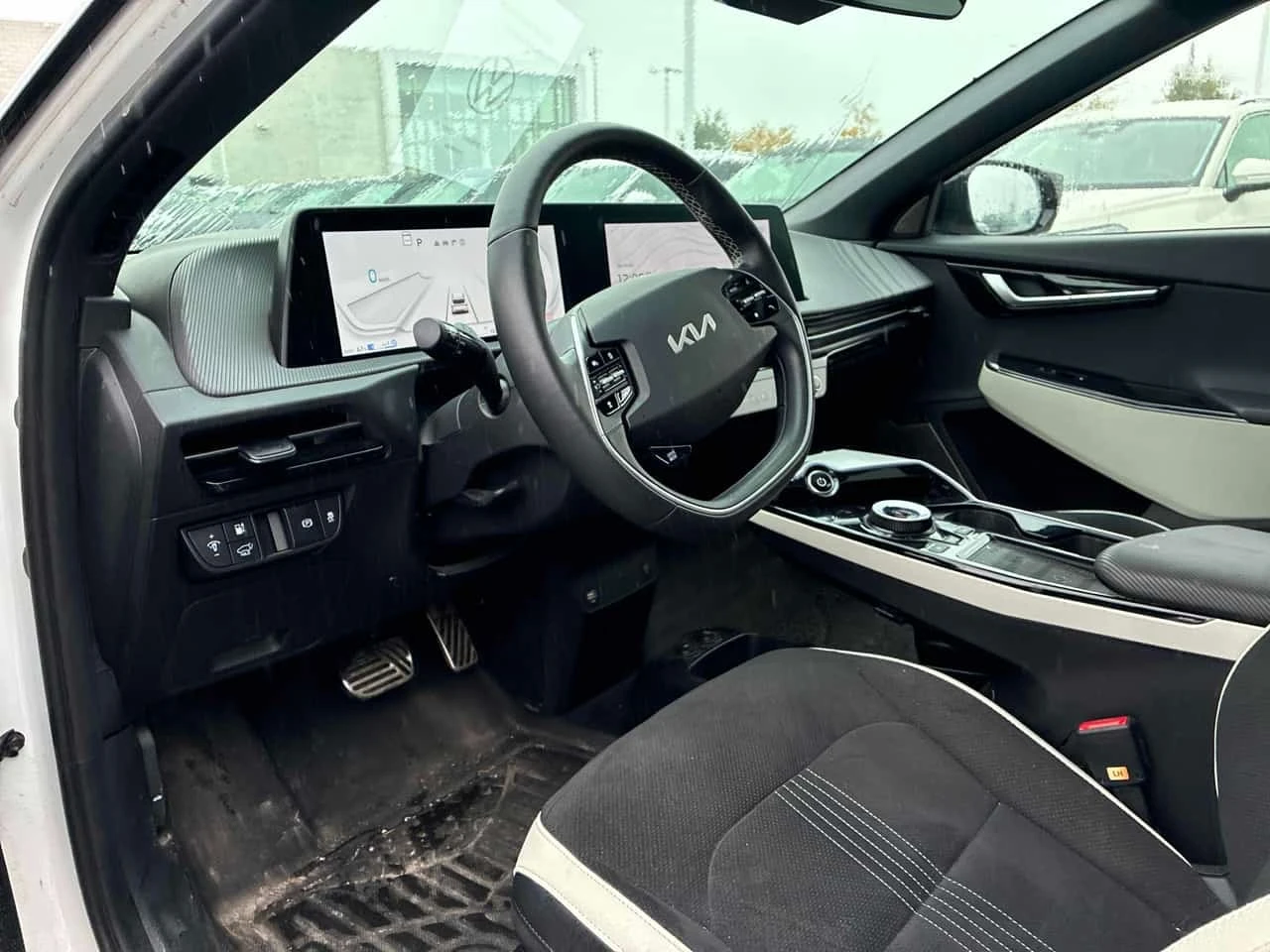 Kia EV6 Land w/GT Line Pkg AWD * CARFAX *  | Mobile.bg � ����������� 7