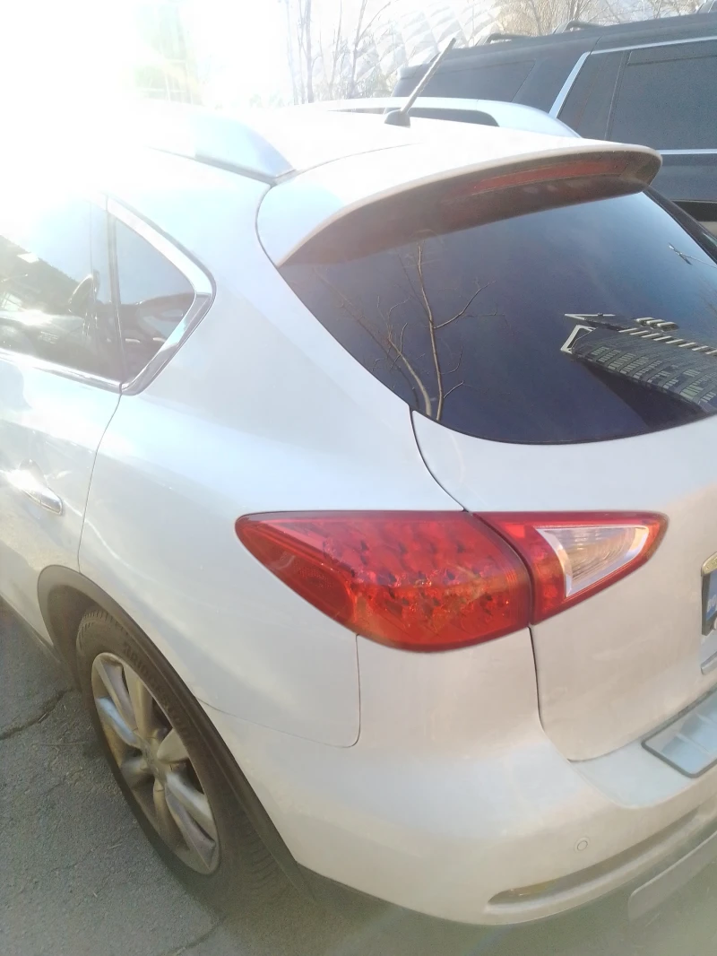 Infiniti QX50, снимка 4 - Автомобили и джипове - 48390721