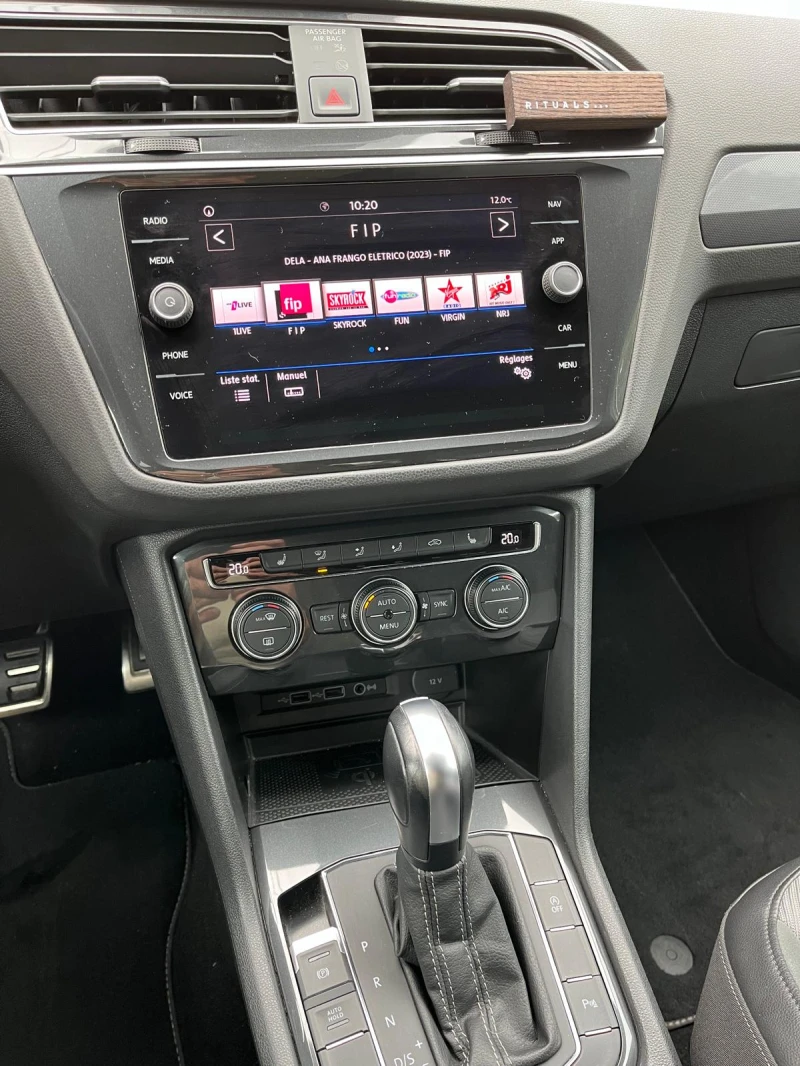 VW Tiguan Volkswagen tiguan black R-line, снимка 5 - Автомобили и джипове - 53407768