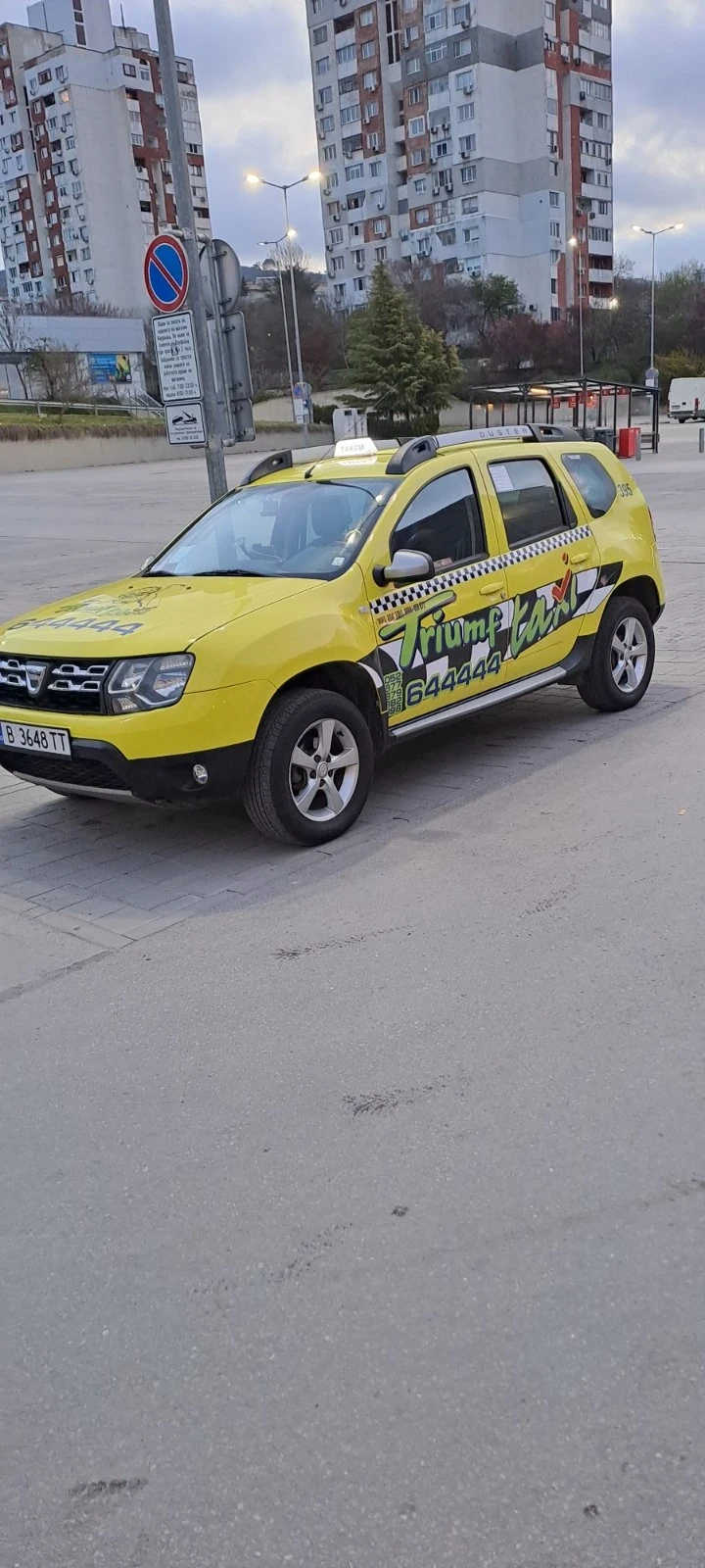 Dacia Duster 1.6 LPG, снимка 2 - Автомобили и джипове - 54644227