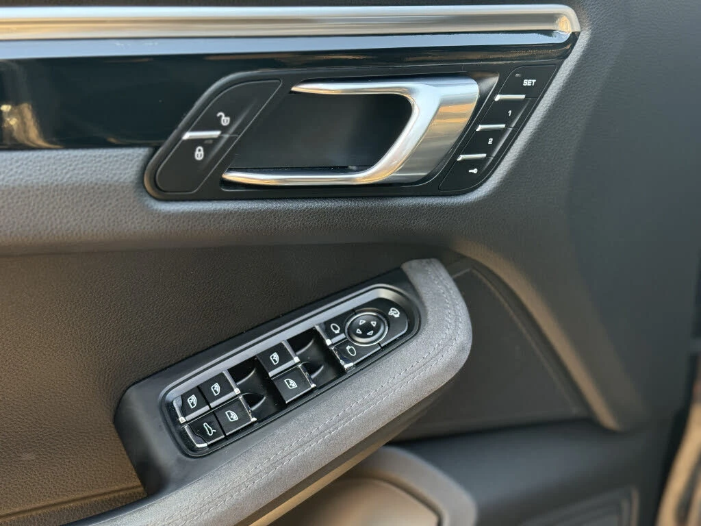 Porsche Macan * АВТО КРЕДИТ* ЦЕНА ДО БГ * СЕРВИЗНА ИСТОРИЯ *  - изображение 8