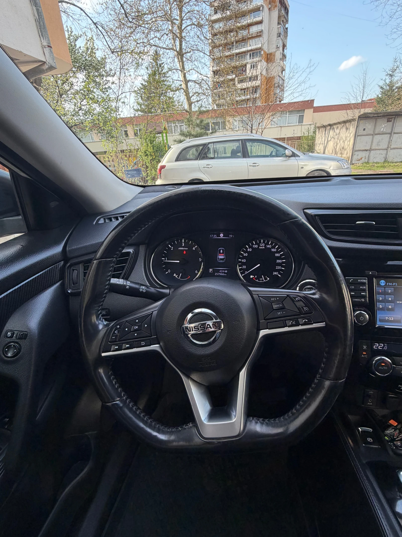 Nissan X-trail, снимка 12 - Автомобили и джипове - 54220059