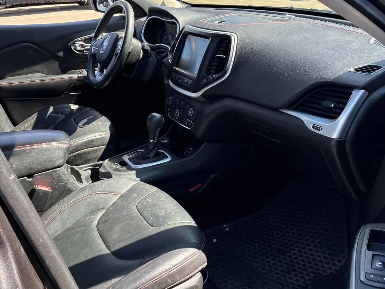 Jeep Cherokee * Trailhawk * PANO * КАМЕРА * ПОДГРЕВ * NAVI, снимка 13 - Автомобили и джипове - 54457021
