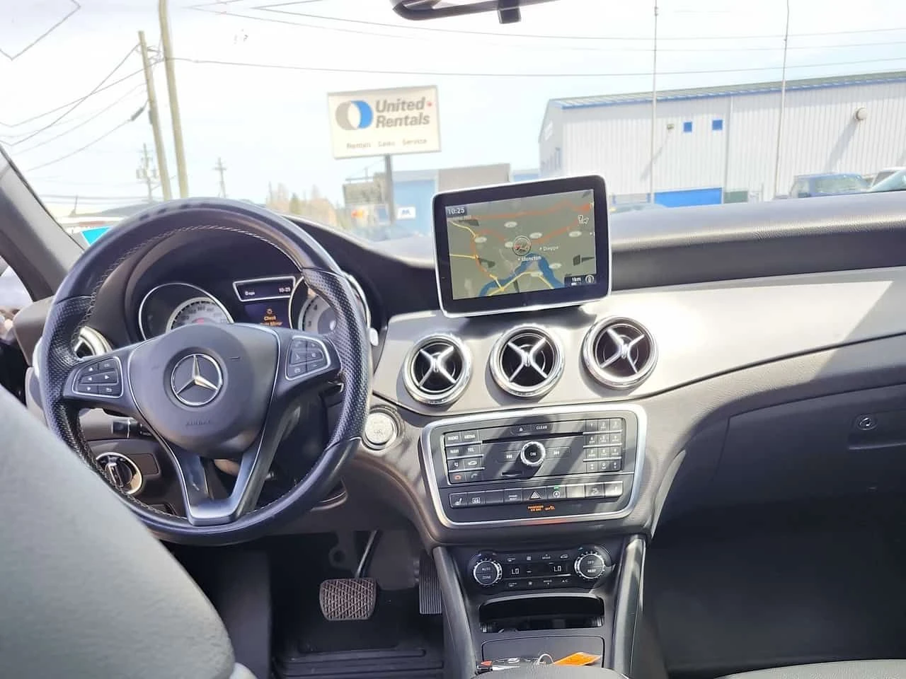 Mercedes-Benz GLA 250 ПАМЕТ| ПОДГРЕВИ| CARFAX| , снимка 8 - Автомобили и джипове - 54456006