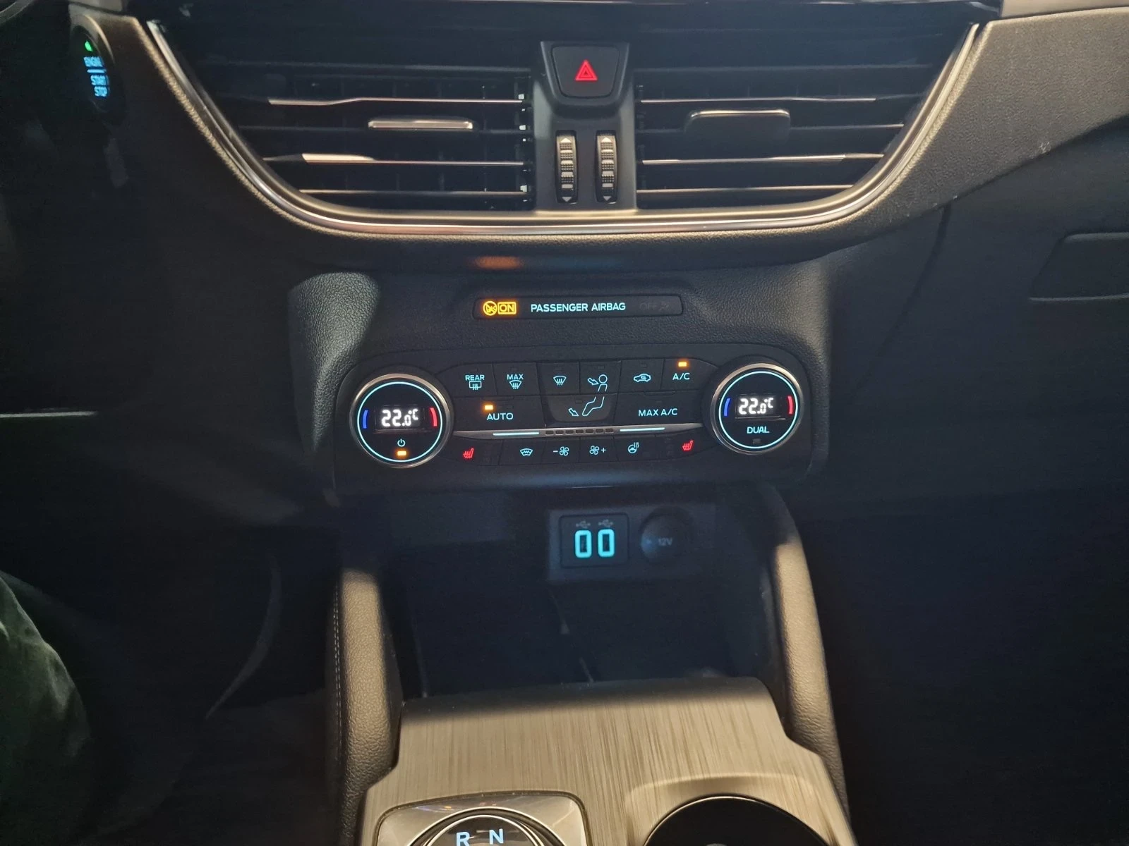 Ford Kuga Plug in hybrid, снимка 15 - Автомобили и джипове - 56727759