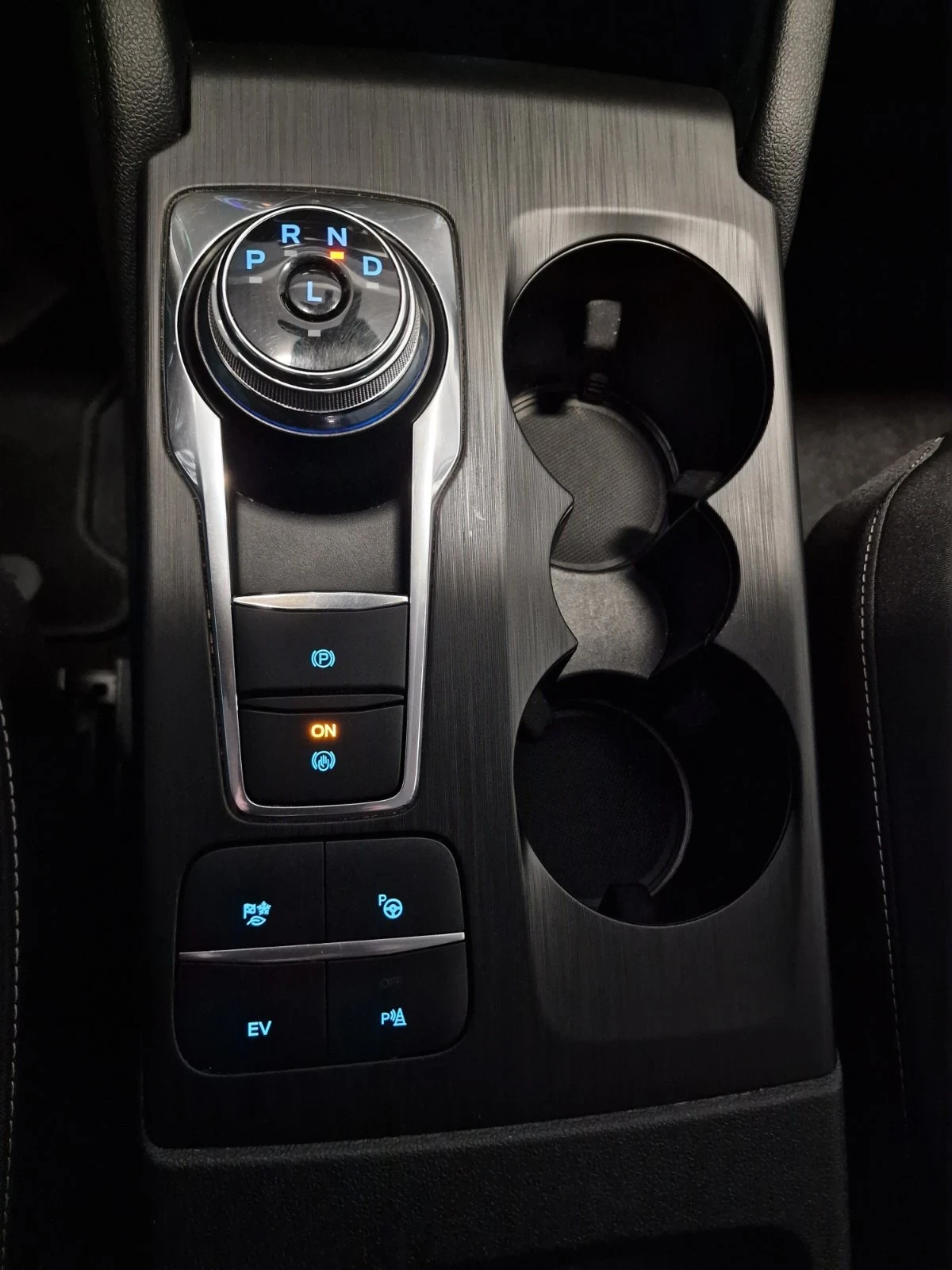 Ford Kuga Plug in hybrid, снимка 16 - Автомобили и джипове - 56727759