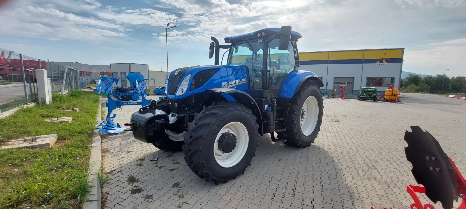 Трактор New Holland T7.215S - изображение 2