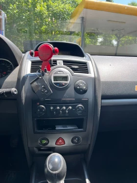 Renault Megane 1.5 dCi | 2005 | 6-степенна ръчна | Освежена, снимка 7