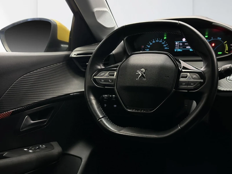 Peugeot 208 e 50kWh* CCS* Navi* LED* CarPlay* , снимка 12 - Автомобили и джипове - 48472302