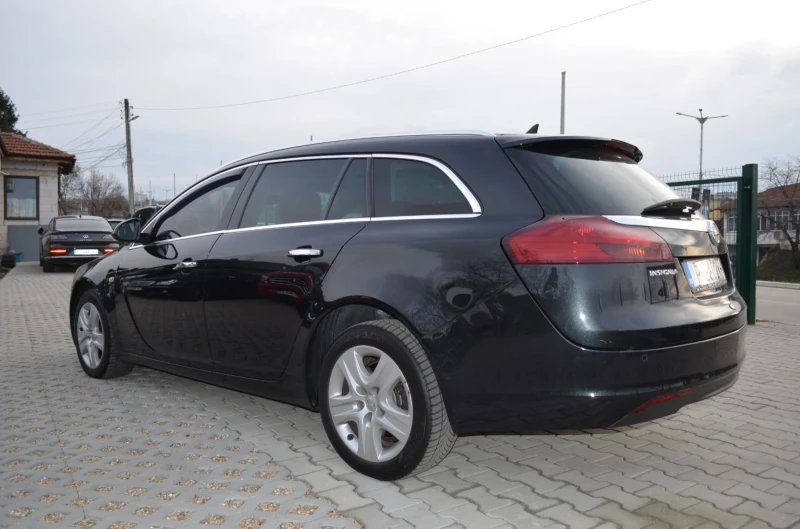 Opel Insignia, снимка 2 - Автомобили и джипове - 48600106