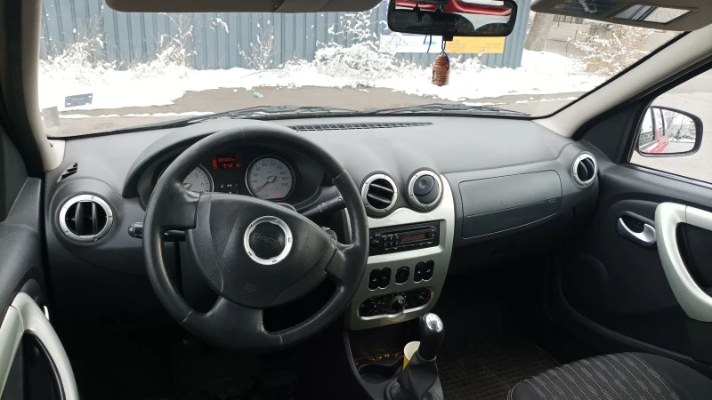 Dacia Logan 1.5 DCI, снимка 5 - Автомобили и джипове - 53582322