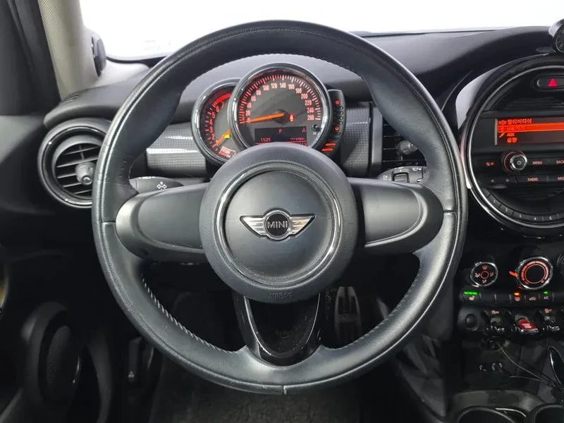 Mini Cooper Basic Model 3Rd Generation, снимка 15 - Автомобили и джипове - 55901154