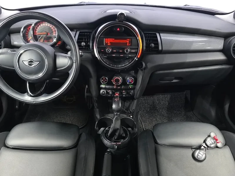Mini Cooper Basic Model 3Rd Generation, снимка 7 - Автомобили и джипове - 55901154