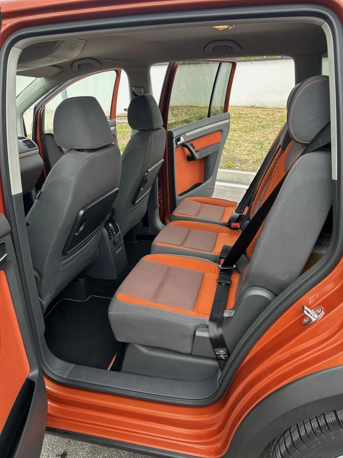 VW Touran 1, 4 TFSI, снимка 6 - Автомобили и джипове - 49108282