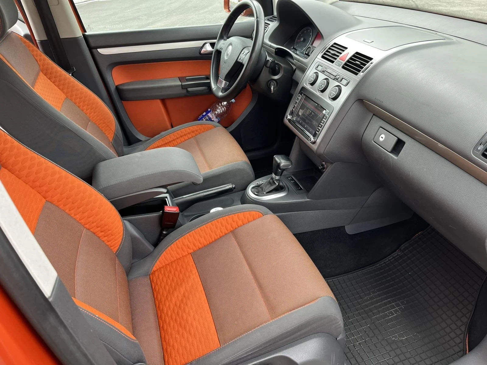 VW Touran 1, 4 TFSI, снимка 10 - Автомобили и джипове - 49108282