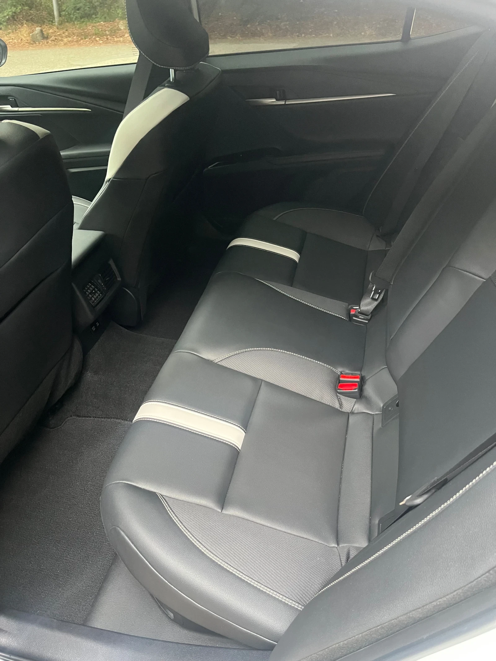 Toyota Camry 2.5 Hybrid  - изображение 10