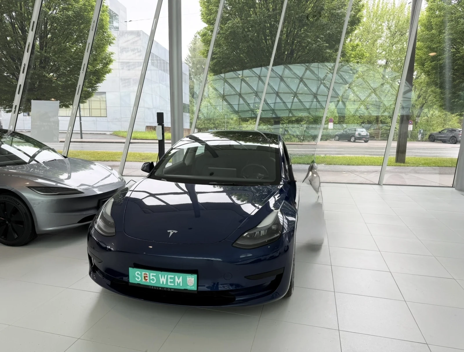 Tesla Model 3 SR като нова - гаранция до 2028 г. - изображение 2