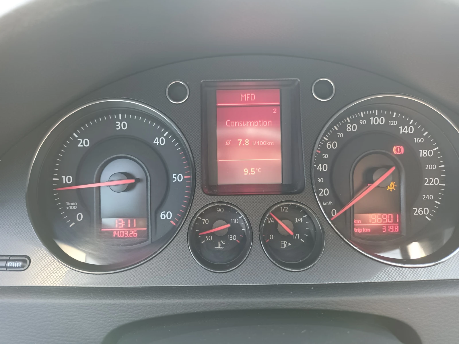 VW Passat 1, 9 TDI, снимка 14 - Автомобили и джипове - 53837278