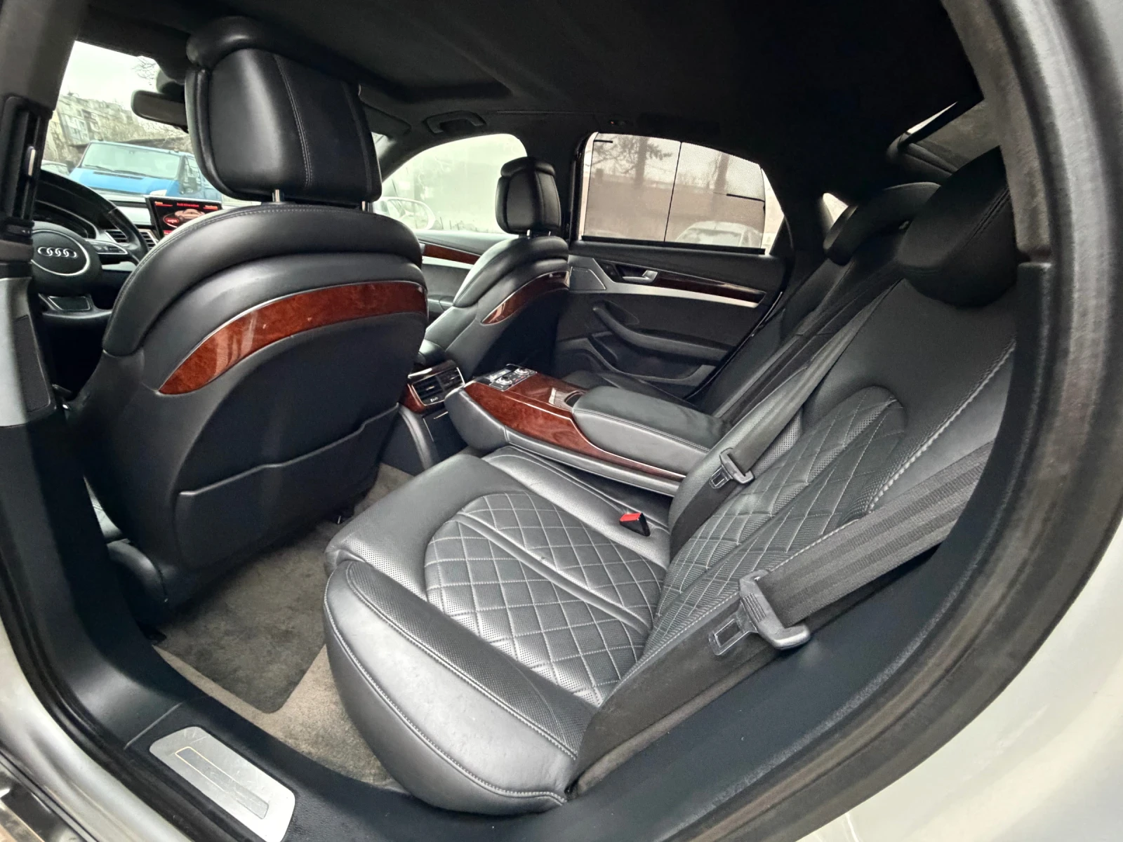 Audi A8 БАРТЕР* 4.2TDI* V8* BiTURBO* LONG* LED, снимка 16 - Автомобили и джипове - 54126467