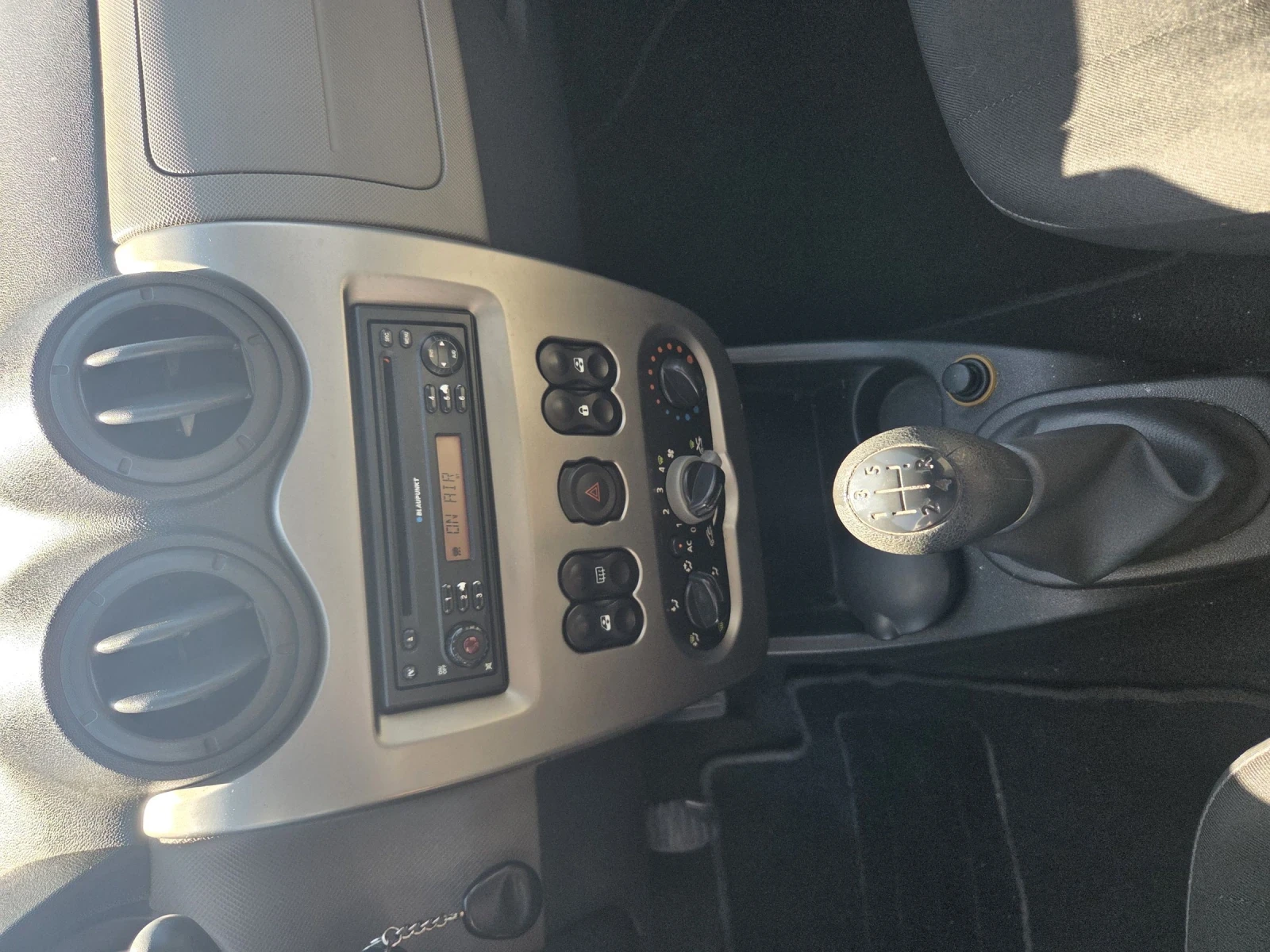 Dacia Sandero 1.5дизел 90кс.2007г, снимка 11 - Автомобили и джипове - 54127654