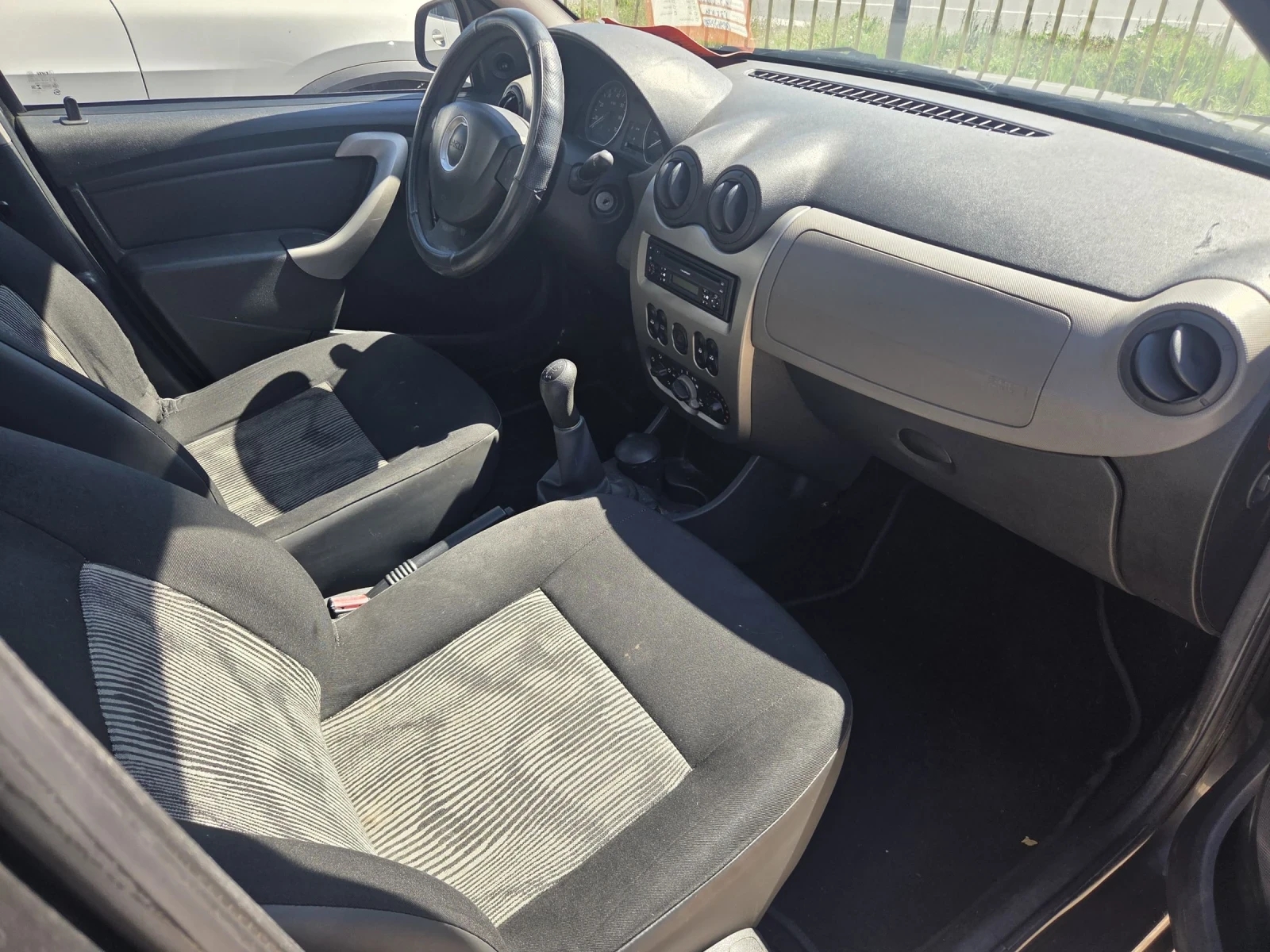 Dacia Sandero 1.5дизел 90кс.2007г, снимка 12 - Автомобили и джипове - 54127654