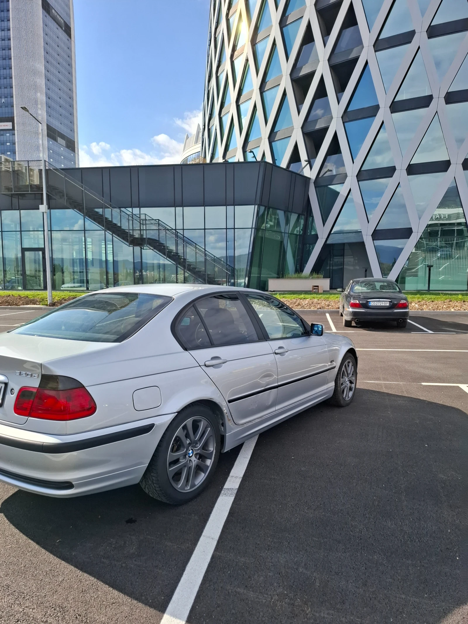 BMW 320, снимка 6 - Автомобили и джипове - 54129152