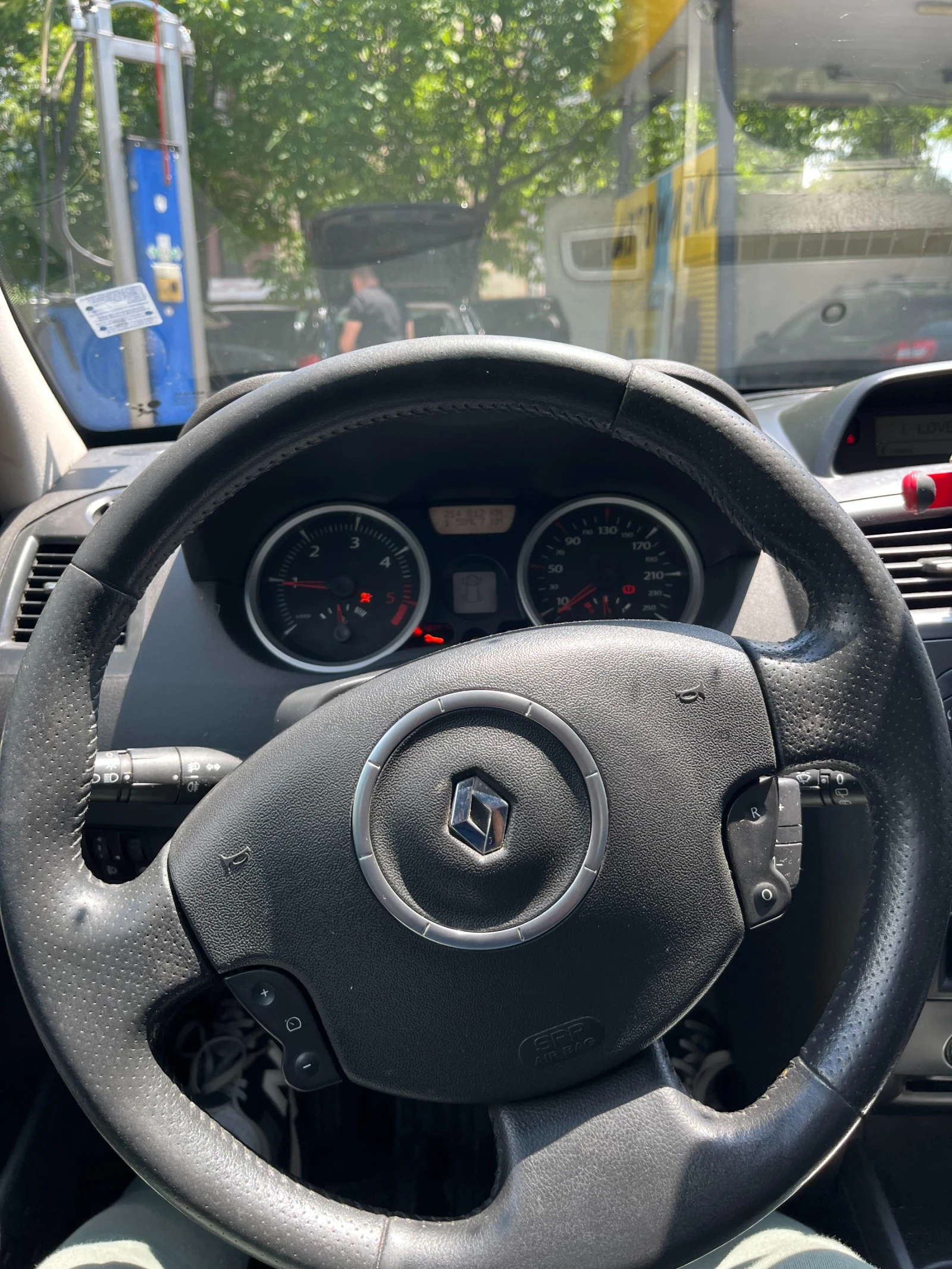 Renault Megane 1.5 dCi | 2005 | 6-степенна ръчна | Освежена, снимка 6 - Автомобили и джипове - 54879638