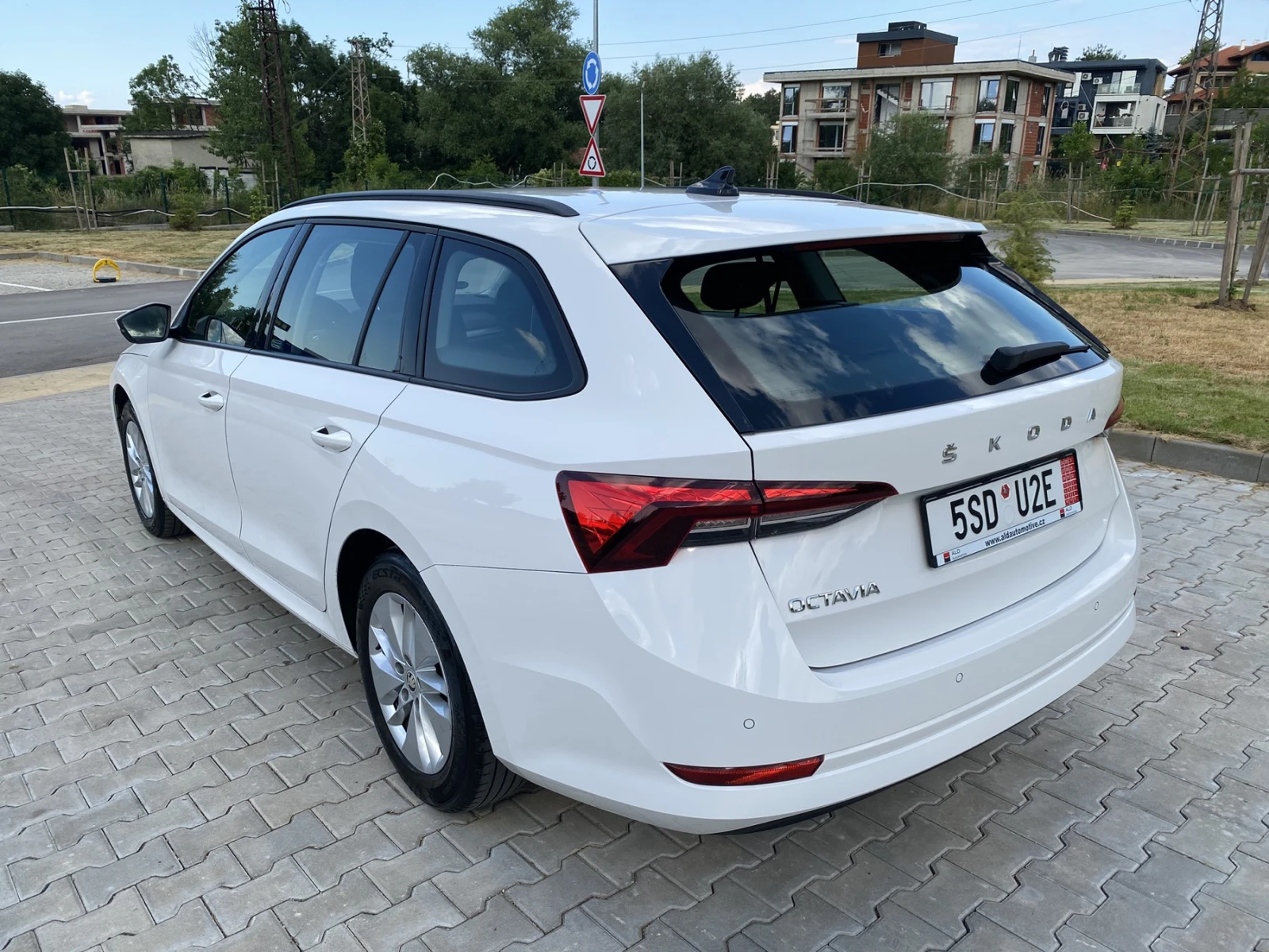 Skoda Octavia 2.0 TDI/ DSG/ Ambition/ Combi, снимка 7 - Автомобили и джипове - 55079112