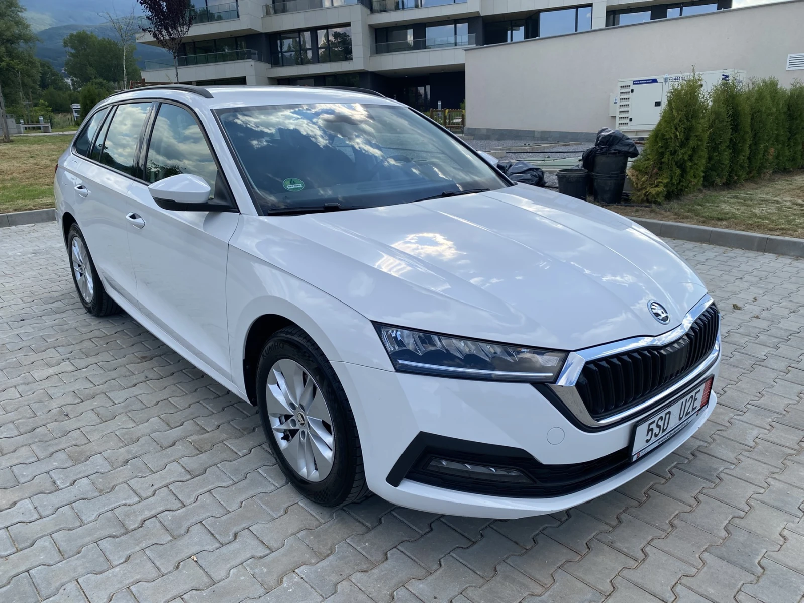Skoda Octavia 2.0 TDI/ DSG/ Ambition/ Combi, снимка 3 - Автомобили и джипове - 55079112