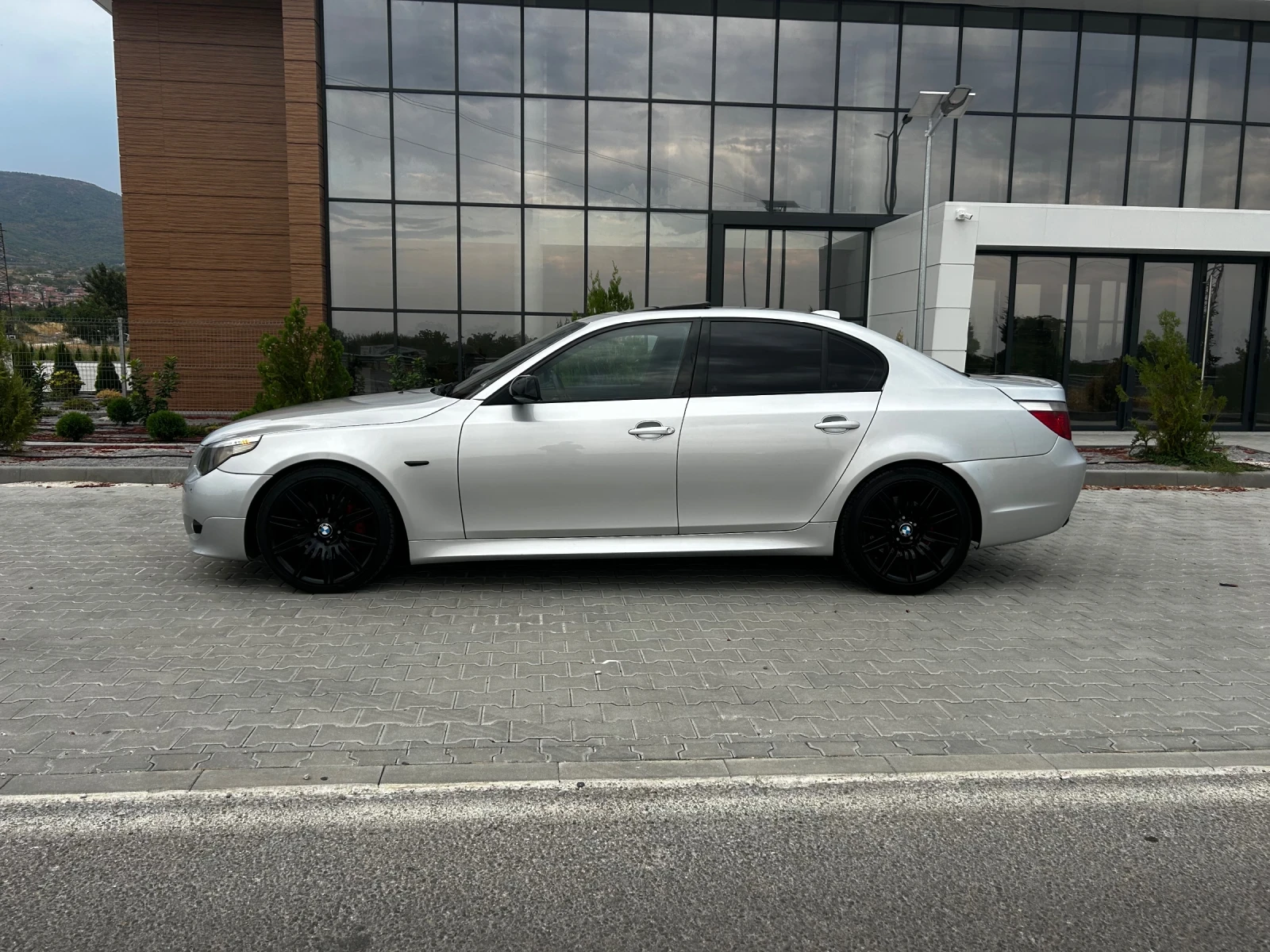 BMW 530, снимка 2 - Автомобили и джипове - 56047587