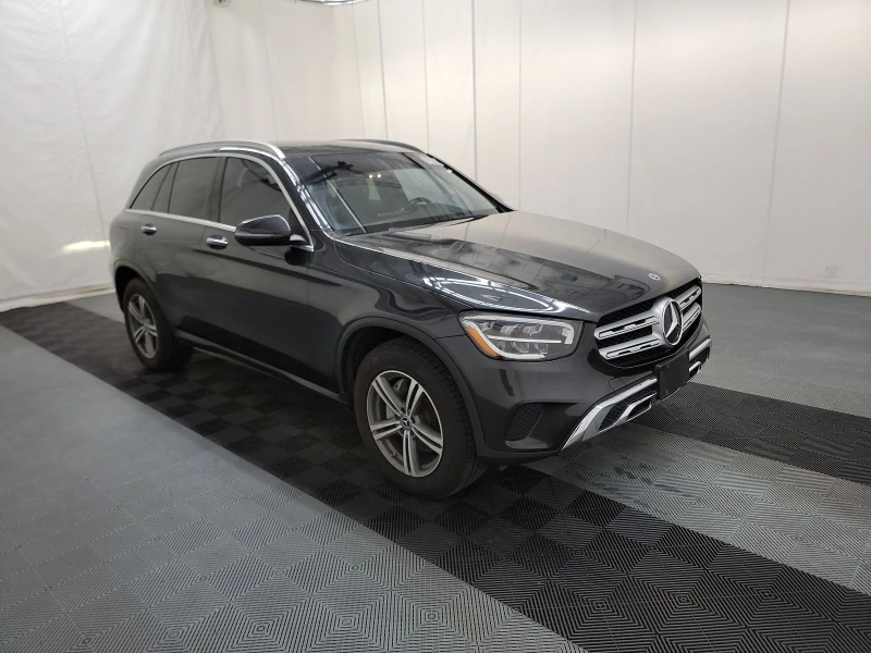 Mercedes-Benz GLC 300 4MATIC* Ambient* Панорама* Подгрев* М.точка* , снимка 3 - Автомобили и джипове - 47418802