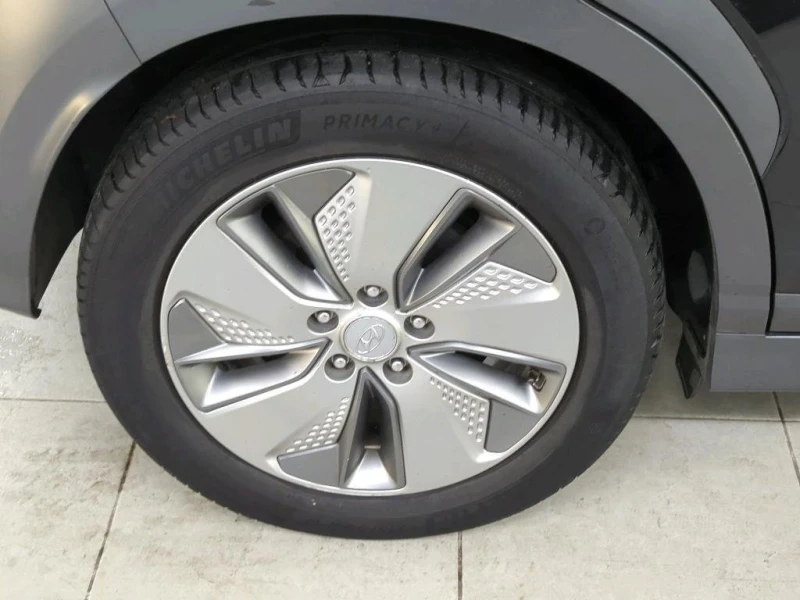 Hyundai Kona 64kWh* Дистроник* Подгрев* 100% SOH, снимка 7 - Автомобили и джипове - 52971594